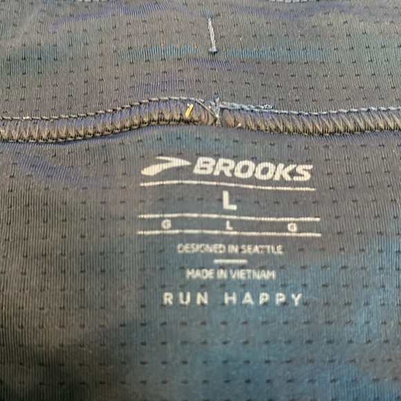 Brooks 7” men’s running shorts, large - Picture 3 of 4